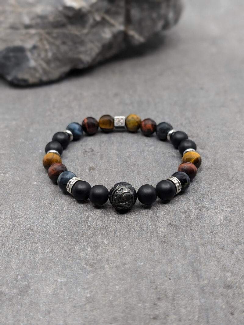 Bracelet en trois yeux, agate noire 8mm et perle de tahiti gravée