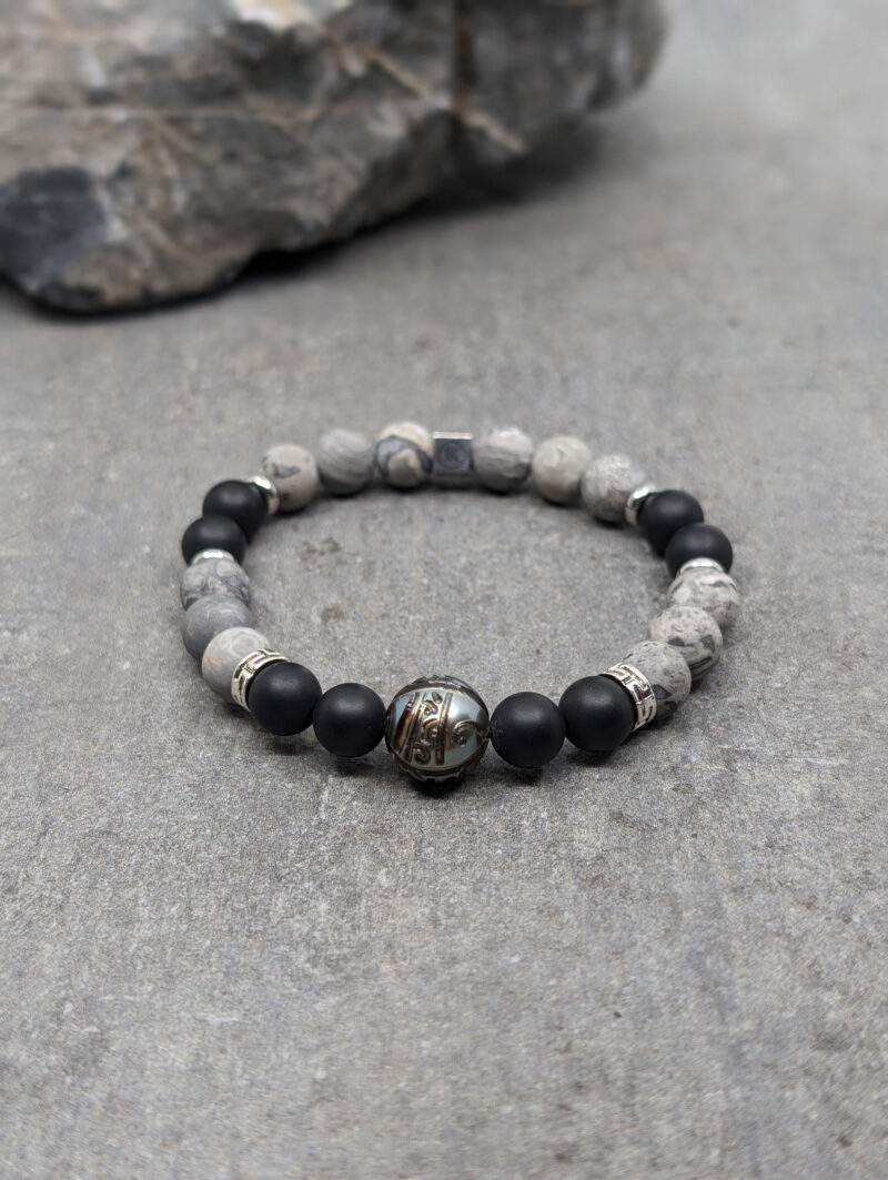 Bracelet jaspe paysage, agate noire 8mm et perle de tahiti gravée