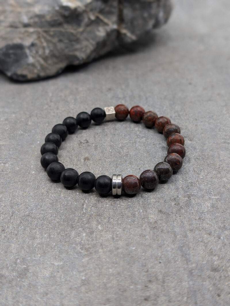 Bracelet bicolore en jaspe rouge et agate noire dépolie 8mm