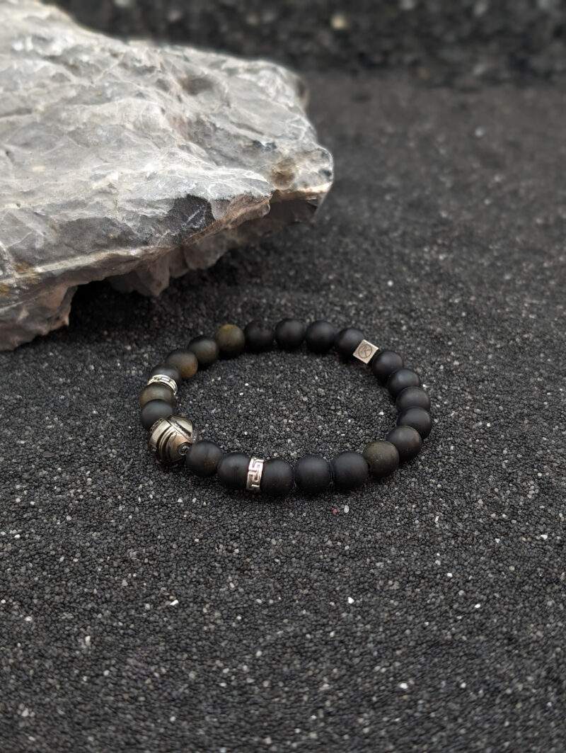 Bracelet en obsidienne dorée 8mm et perle de tahiti gravée