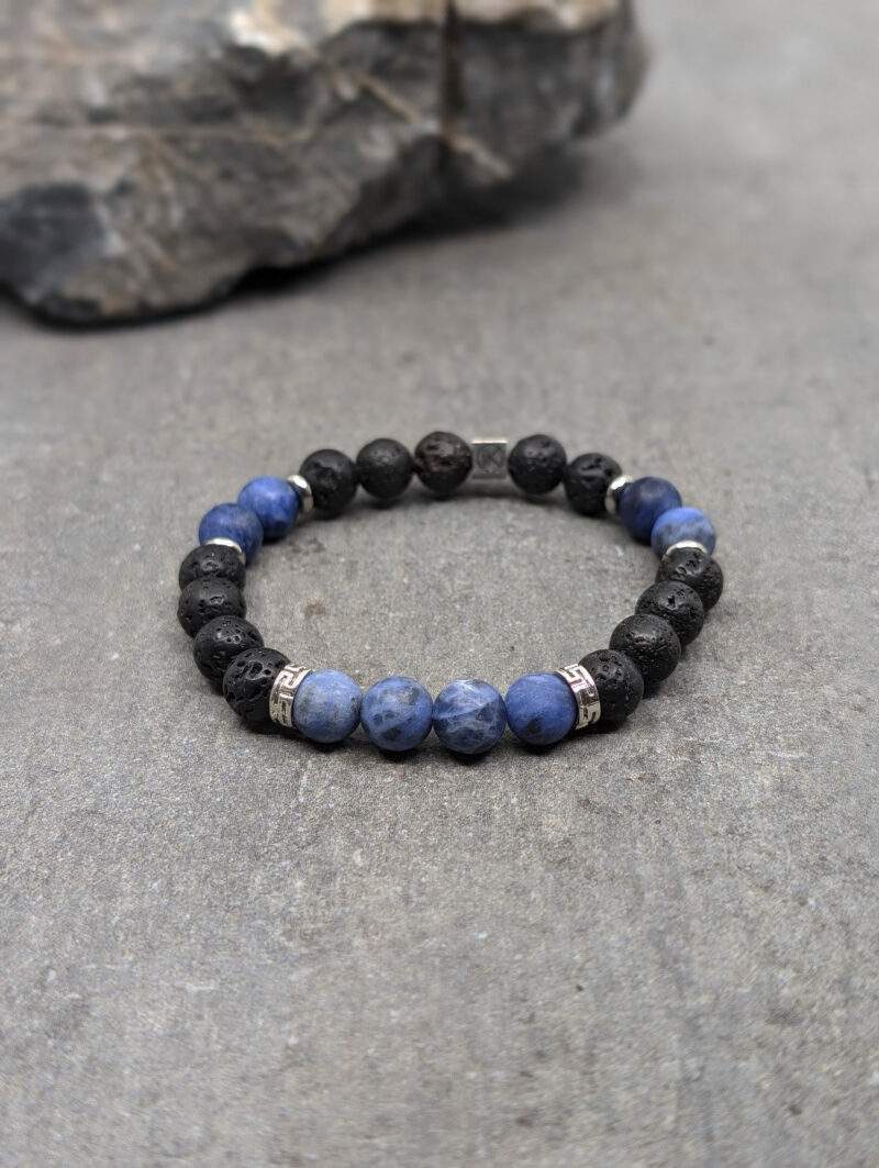 Bracelet en sodalite dépolie et pierre de lave 8mm