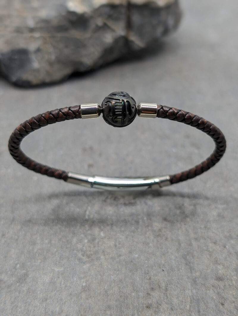 Bracelet cuir et perle de tahiti gravée