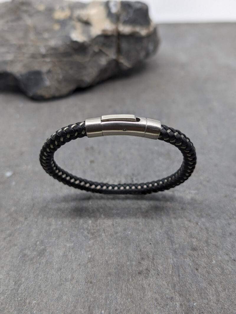 Bracelet cuir rond noir avec lien acier et fermoir brossée , en acier inoxydable