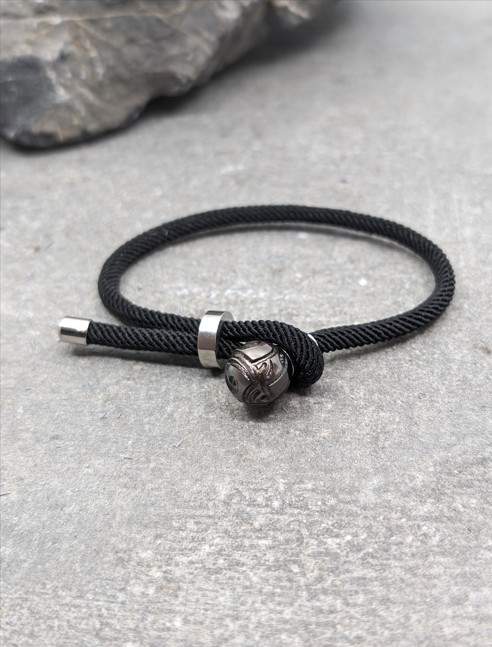 Bracelet cordon réglable et perle de tahiti gravée